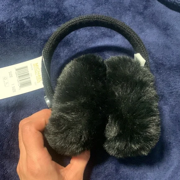 Michael Kors one size foldable earmuffs - Picture 2 of 4